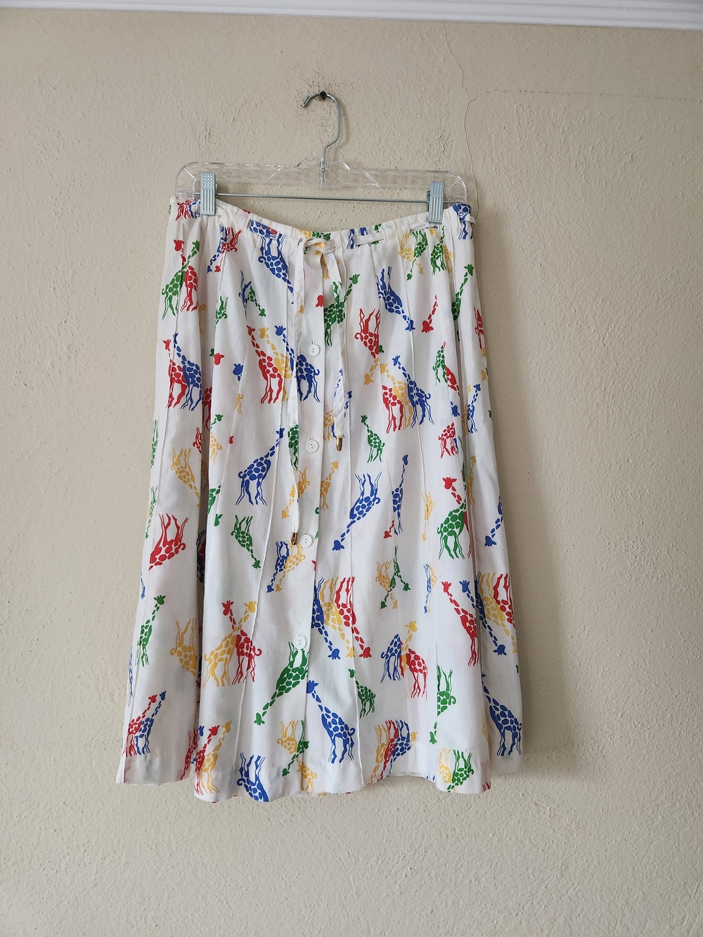 80s Vintage Button-Front White Skirt with Colorful Giraffe Print